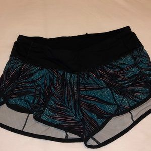 Size 4 lulu shorts